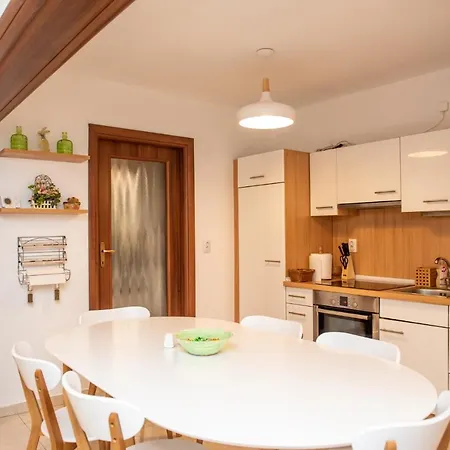 Classic Near The City Center Apartment